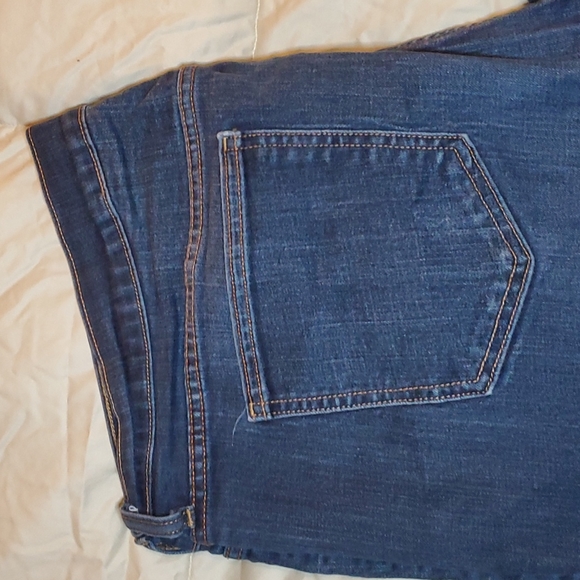 Old Navy Short Mid-Rise Women's Jeans - Picture 6 of 7